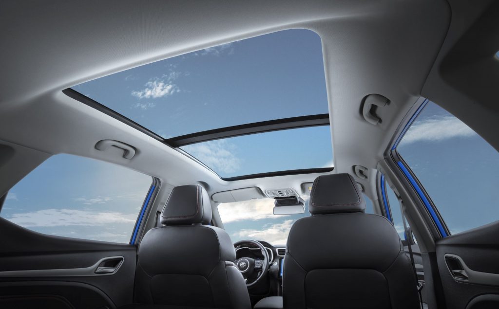 MG-ZS-EV-panoramic-sunroof