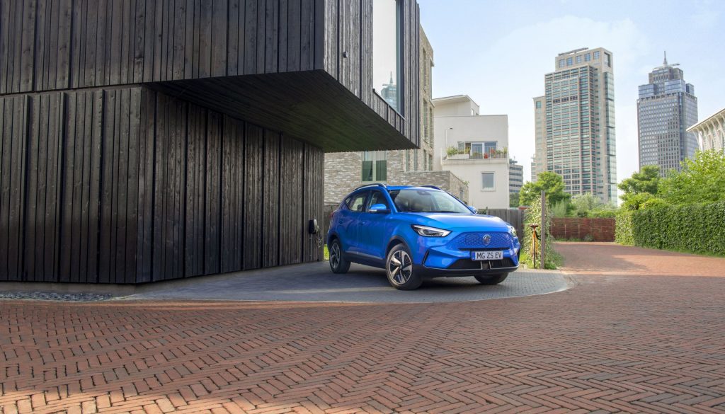 MG-ZS-EV-parked-side-shot-1