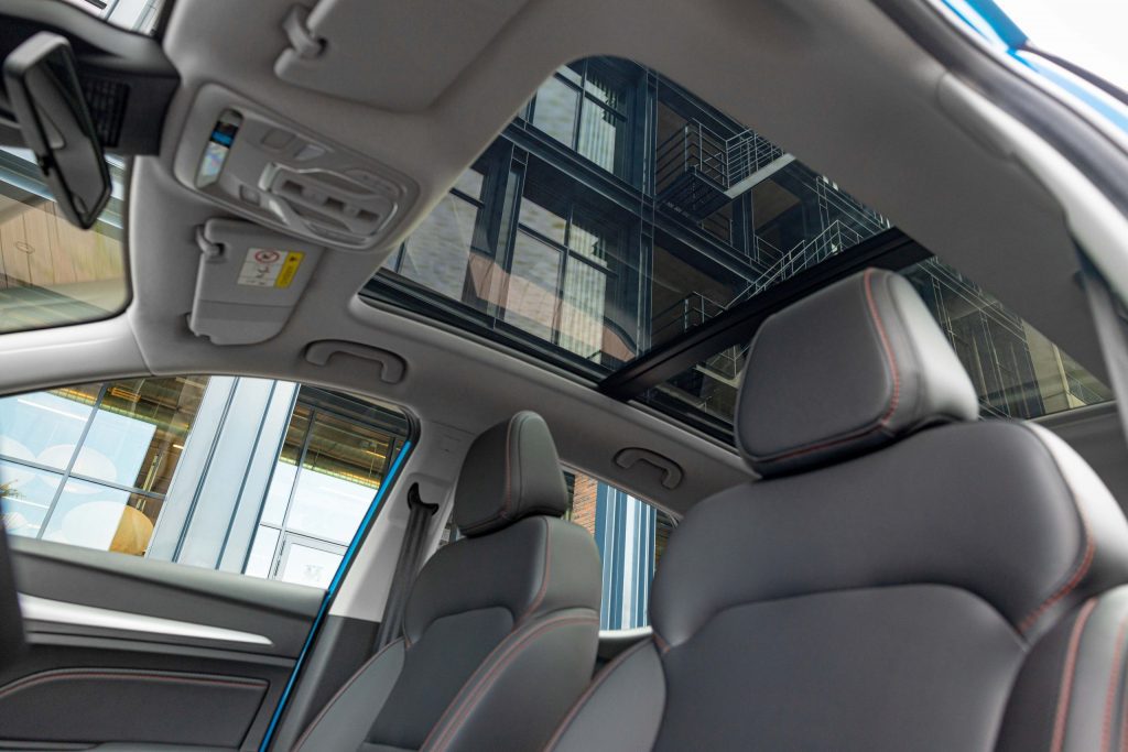 MG-ZS-EV-sun-roof-2