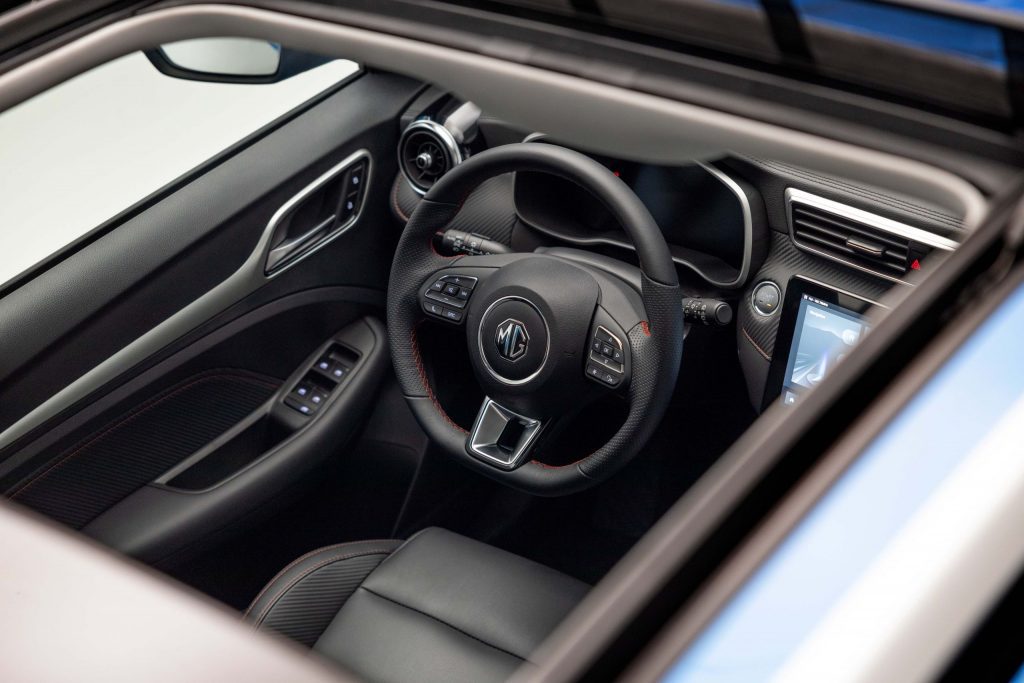 MG-ZS-EV-sun-roof