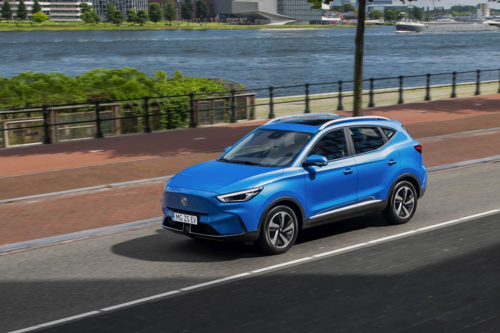 MG-ZS-EV-top-shot-dynamic-02_presskit