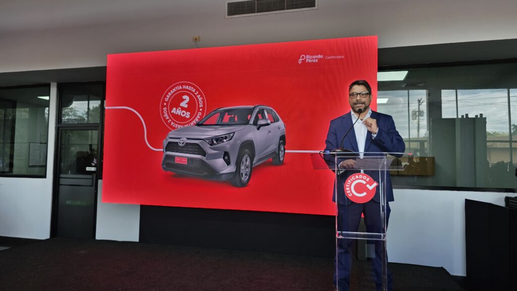 Ricardo Pérez presenta la nueva imagen de su programa de Autos Certificados